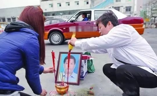 驾校教练教学时猝死:真心奉劝教练,身体是自己的!